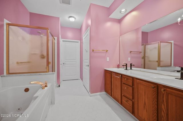 511 Skylark Drive 511, Monroe, NJ 08831
