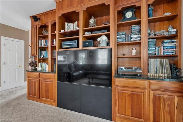 4719 Clifton Park Drive, Jamestown, NC 27282