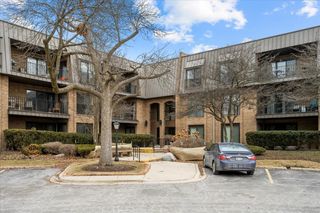 3 The Court Of Harborside 201, Northbrook, IL 60062
