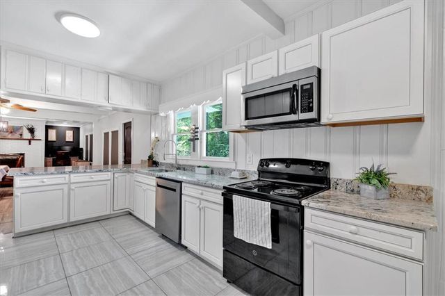 8 S Hughes SW Street, Rome, GA 30165