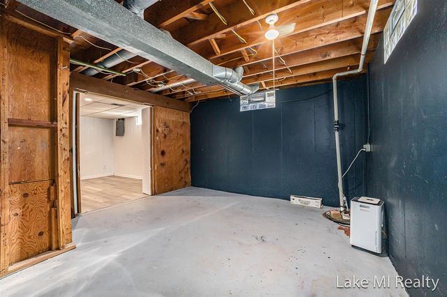 7575 Regal Avenue, Grand Rapids, MI 49548