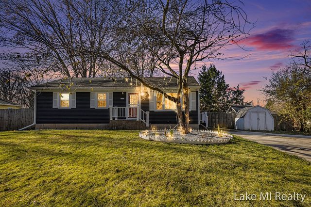 7575 Regal Avenue, Grand Rapids, MI 49548