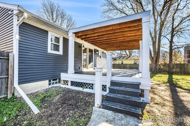 7575 Regal Avenue, Grand Rapids, MI 49548