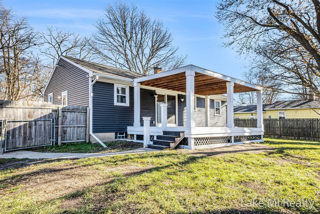 7575 Regal Avenue, Grand Rapids, MI 49548