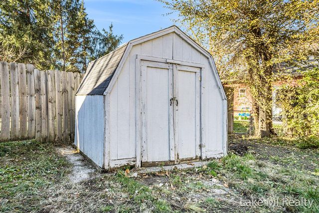 7575 Regal Avenue, Grand Rapids, MI 49548