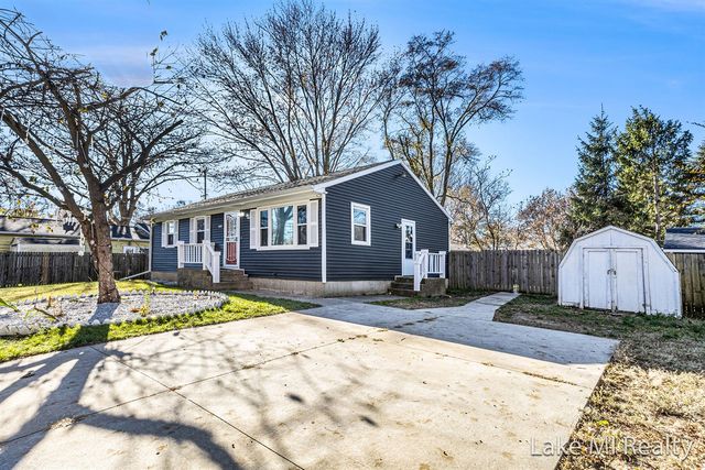 7575 Regal Avenue, Grand Rapids, MI 49548