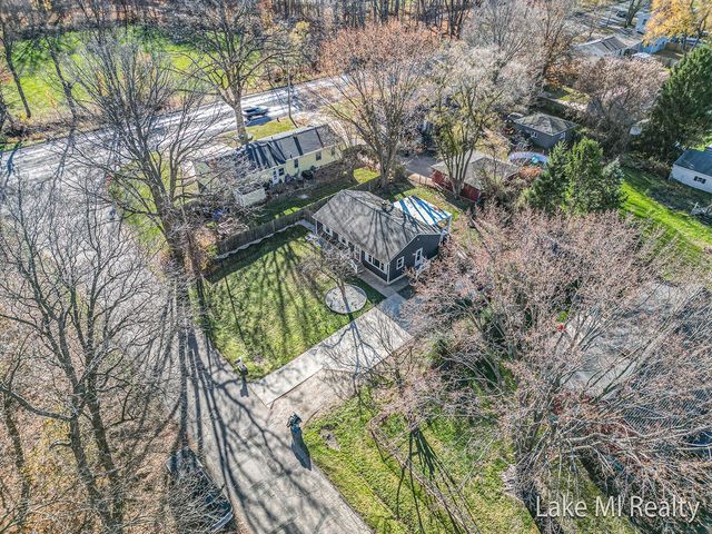 7575 Regal Avenue, Grand Rapids, MI 49548