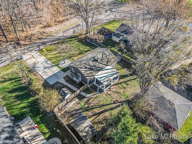 7575 Regal Avenue, Grand Rapids, MI 49548