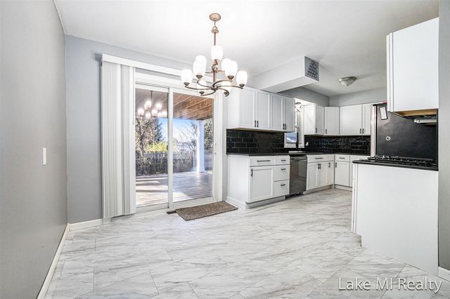 7575 Regal Avenue, Grand Rapids, MI 49548