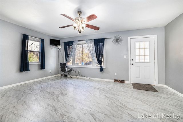 7575 Regal Avenue, Grand Rapids, MI 49548