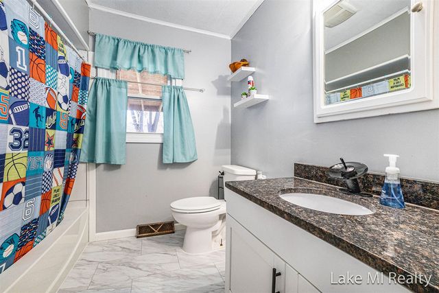 7575 Regal Avenue, Grand Rapids, MI 49548