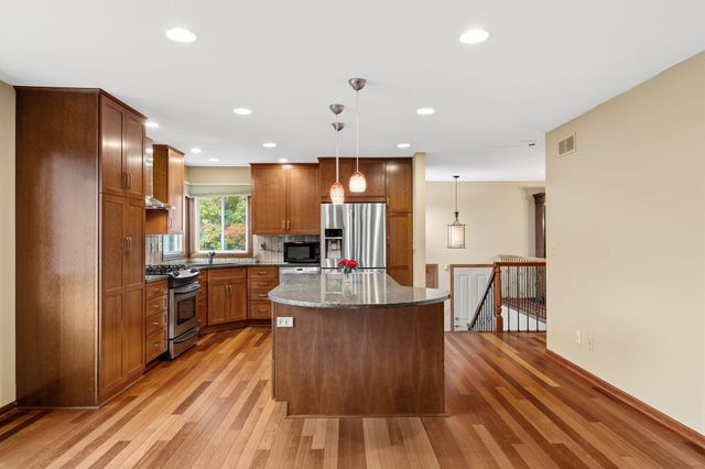 5680 Donegal Drive, Shoreview, MN 55126