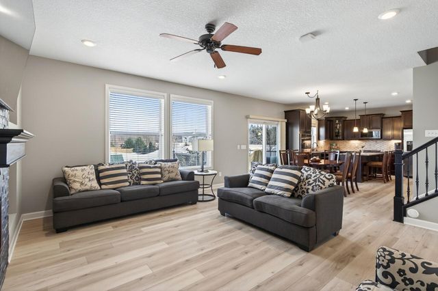 1999 Red Oak Path, Shakopee, MN 55379