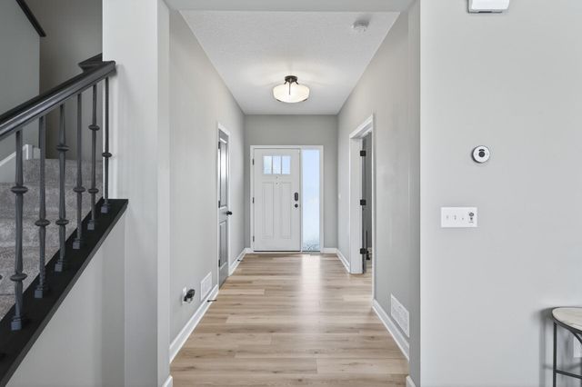 1999 Red Oak Path, Shakopee, MN 55379