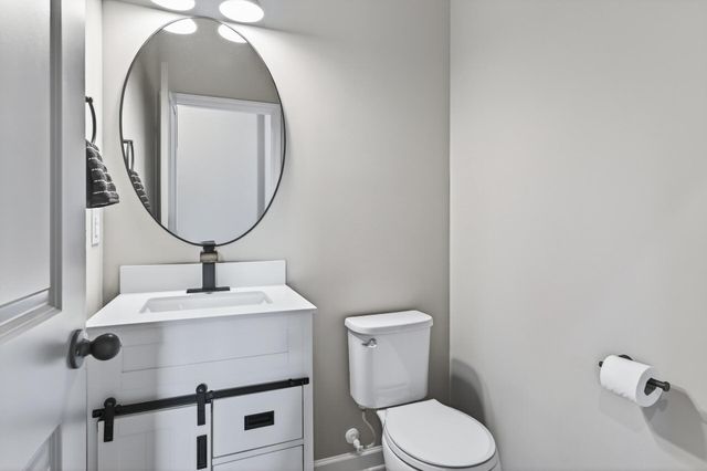 1999 Red Oak Path, Shakopee, MN 55379