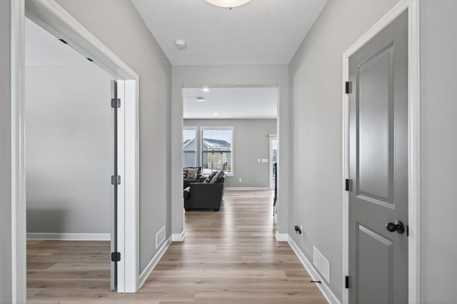 1999 Red Oak Path, Shakopee, MN 55379