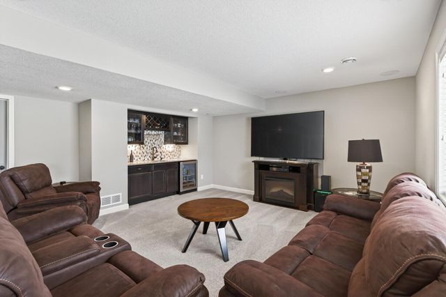 1999 Red Oak Path, Shakopee, MN 55379