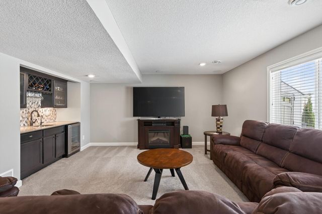 1999 Red Oak Path, Shakopee, MN 55379