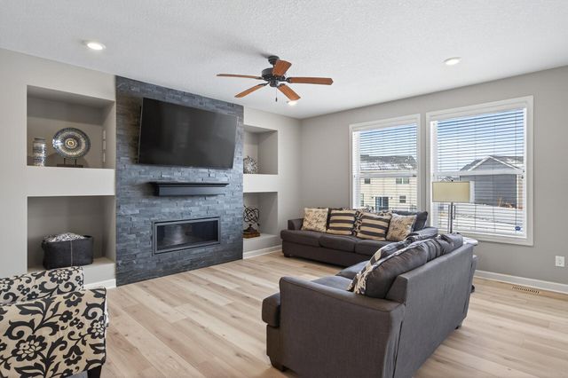 1999 Red Oak Path, Shakopee, MN 55379