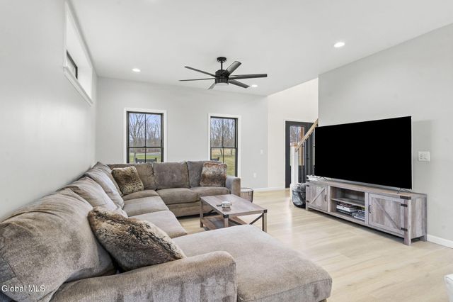 875 Ridge Road, Rensselaer, NY 12144