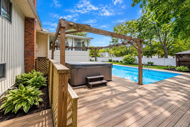 9 Mulberry Drive, Smithtown, NY 11787
