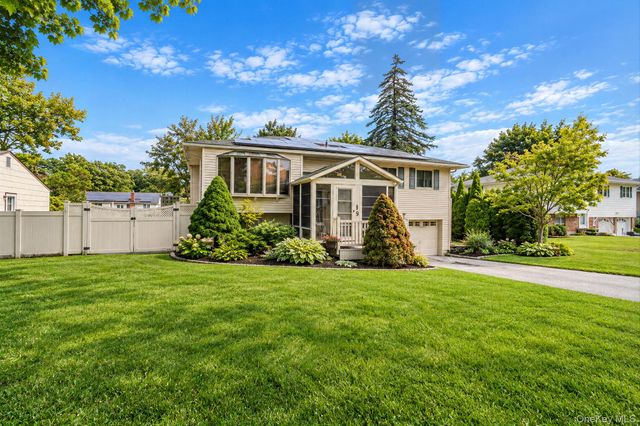 9 Mulberry Drive, Smithtown, NY 11787