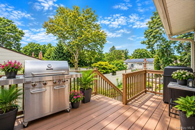 9 Mulberry Drive, Smithtown, NY 11787