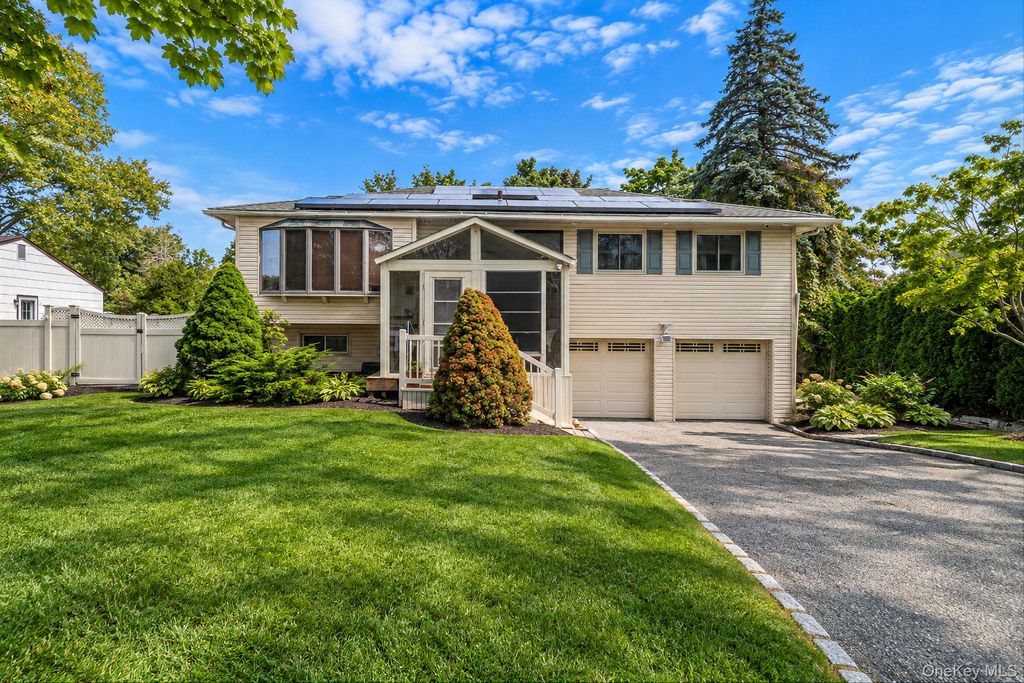 9 Mulberry Drive, Smithtown, NY 11787
