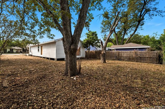 2031 E crockett, San Antonio, TX 78202