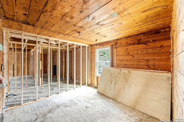 2031 E crockett, San Antonio, TX 78202