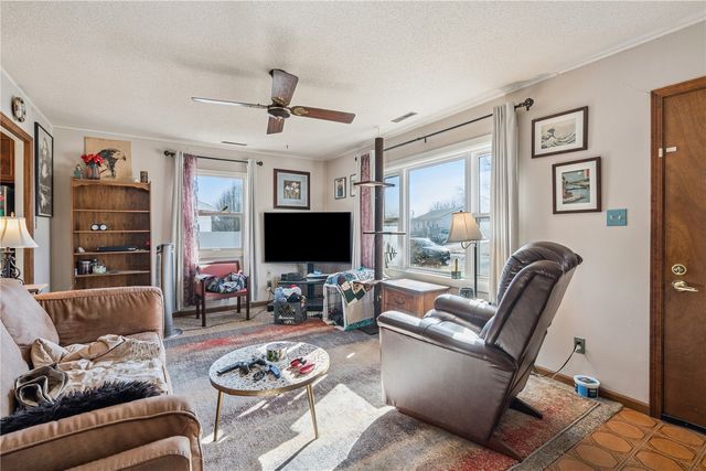 2418 Reynolds Ave SW, Cedar Rapids, IA 52404