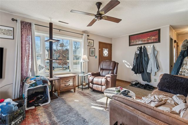 2418 Reynolds Ave SW, Cedar Rapids, IA 52404