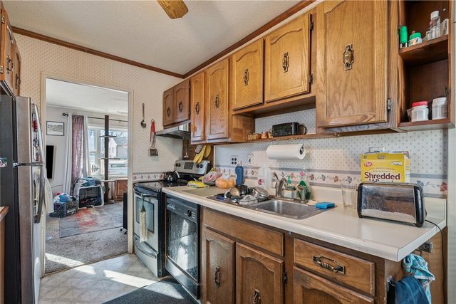 2418 Reynolds Ave SW, Cedar Rapids, IA 52404