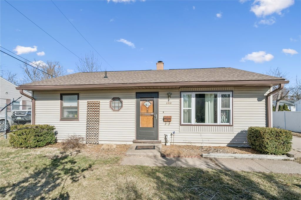 2418 Reynolds Ave SW, Cedar Rapids, IA 52404