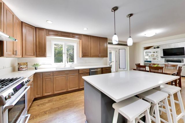 1016 Liberty Drive, Naperville, IL 60540