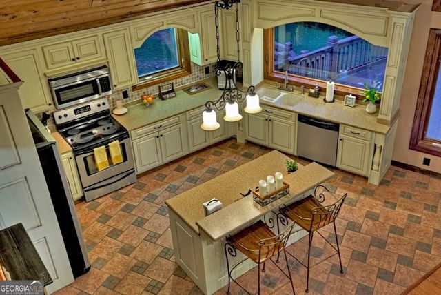 43 Devils Den Road, Epworth, GA 30541