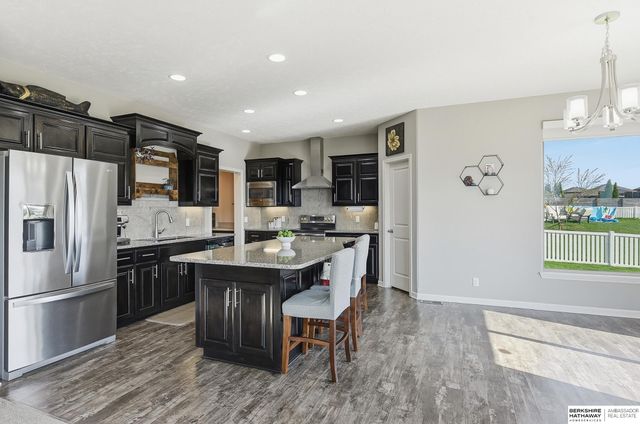 11715 S 110th Avenue, Papillion, NE 68046