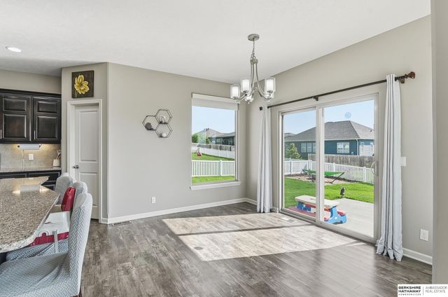 11715 S 110th Avenue, Papillion, NE 68046