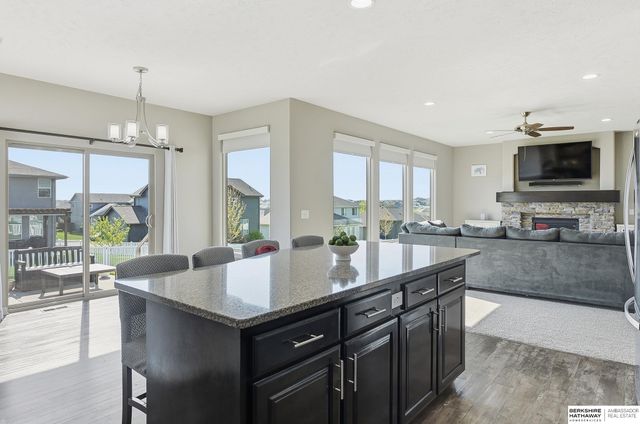 11715 S 110th Avenue, Papillion, NE 68046