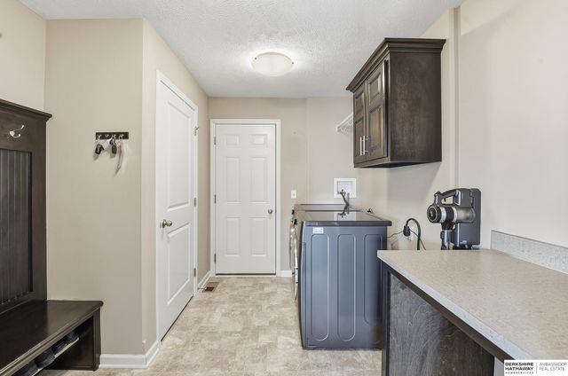 11715 S 110th Avenue, Papillion, NE 68046