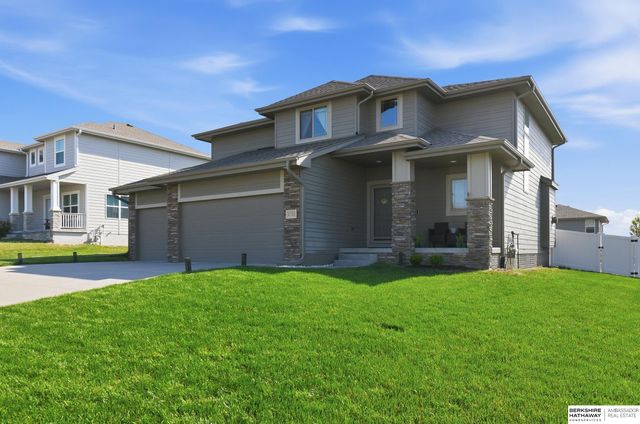 11715 S 110th Avenue, Papillion, NE 68046