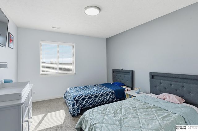 11715 S 110th Avenue, Papillion, NE 68046