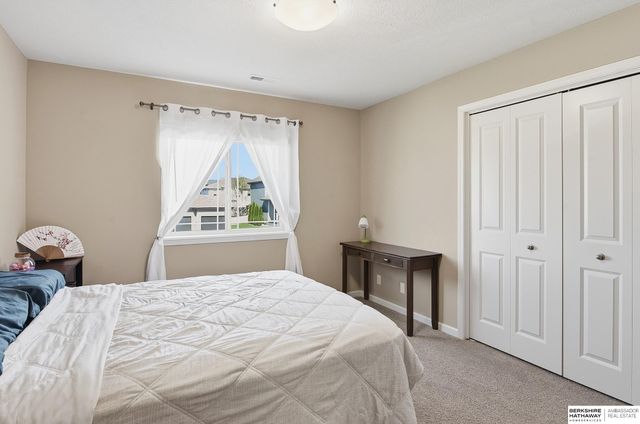 11715 S 110th Avenue, Papillion, NE 68046