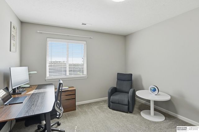11715 S 110th Avenue, Papillion, NE 68046