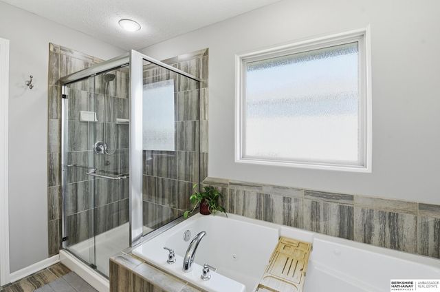 11715 S 110th Avenue, Papillion, NE 68046