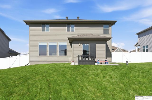 11715 S 110th Avenue, Papillion, NE 68046