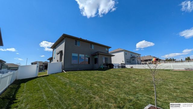 11715 S 110th Avenue, Papillion, NE 68046