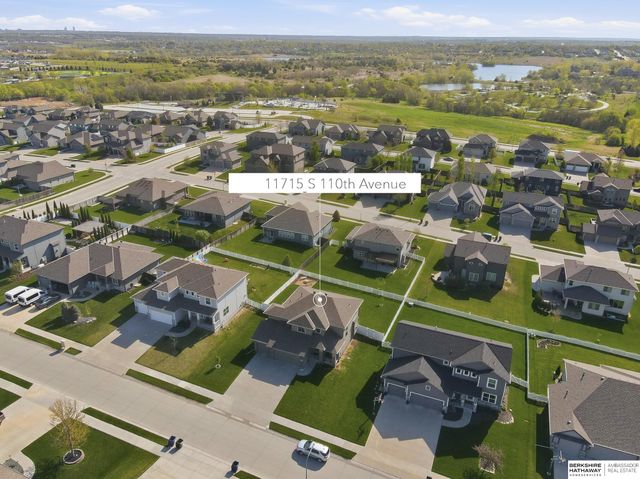 11715 S 110th Avenue, Papillion, NE 68046