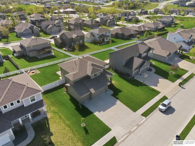 11715 S 110th Avenue, Papillion, NE 68046