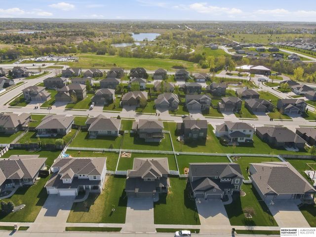 11715 S 110th Avenue, Papillion, NE 68046